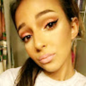 Meet your Posher, Courtney